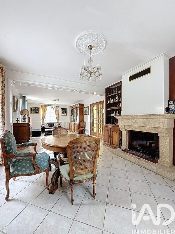 Maison - 215 m² - 10 pièces