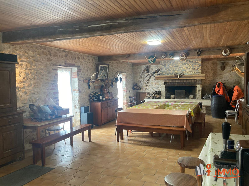 Maison - 335 m² - 12 pièces