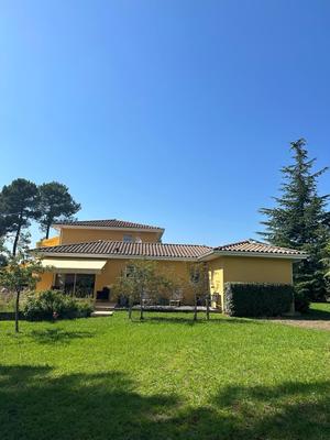 Maison - 210 m² - 10 pièces