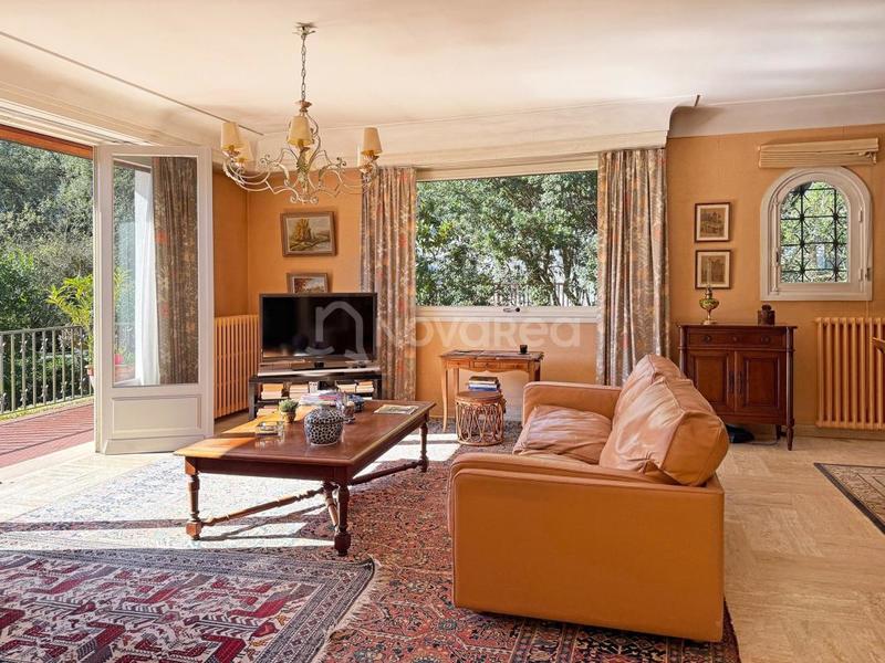 Maison - 205 m² - 9 pièces