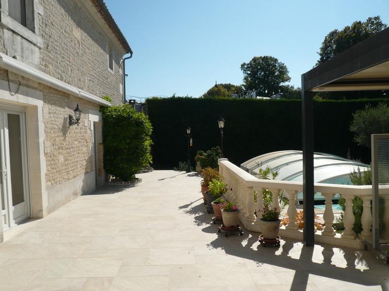 Maison - 350 m² - 9 pièces