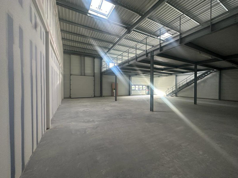 Local d'activité / Entrepôt - 511 m²