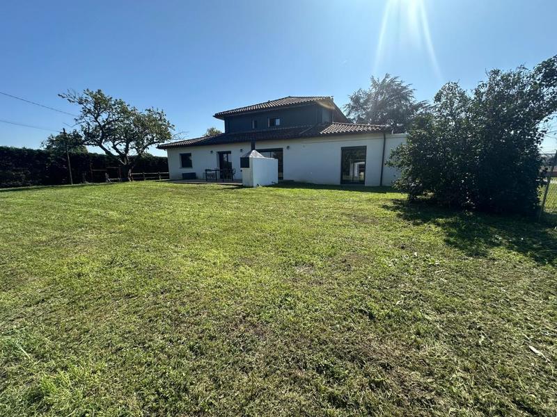 Maison - 200 m² - 6 pièces