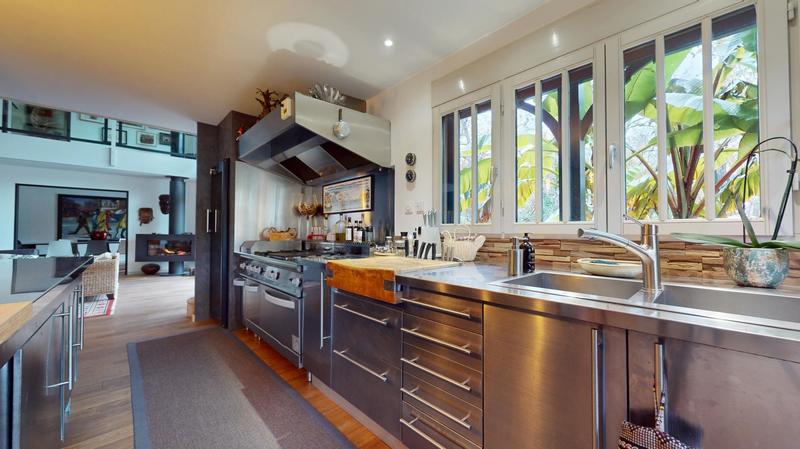 Maison - 330 m² - 7 pièces