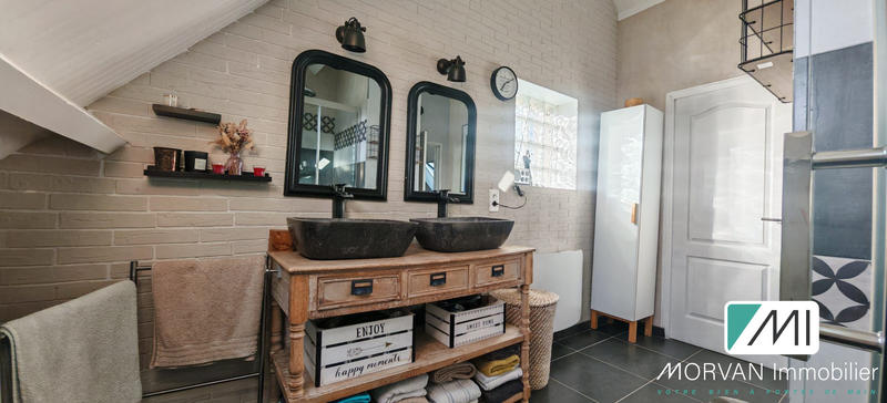 Maison - 175 m² - 9 pièces