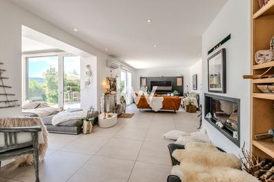 Maison - 262 m² - 8 pièces