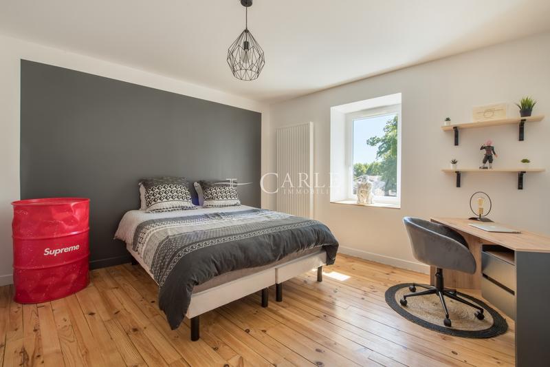 Maison - 201 m² - 7 pièces