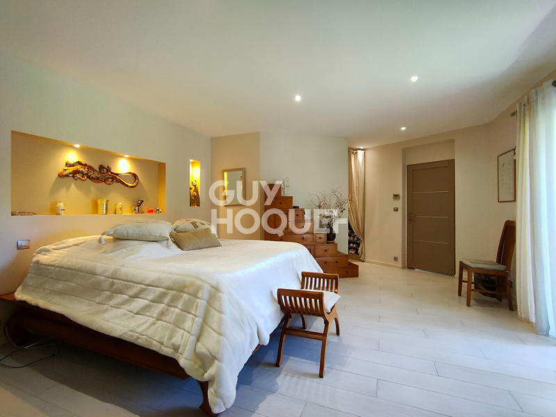 Villa - 300 m² - 7 pièces