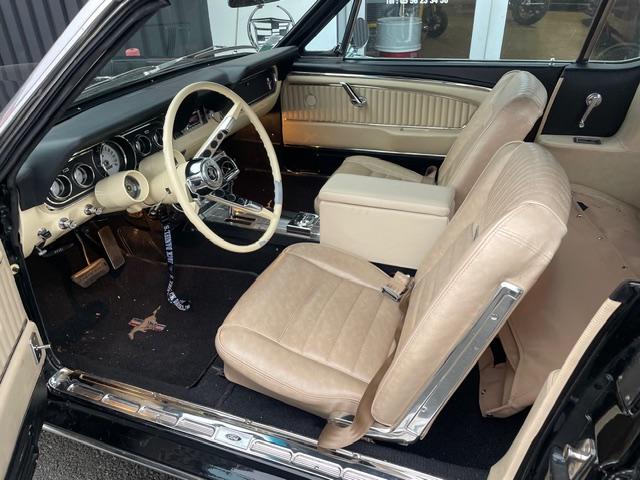 Ford Mustang Convertible V8