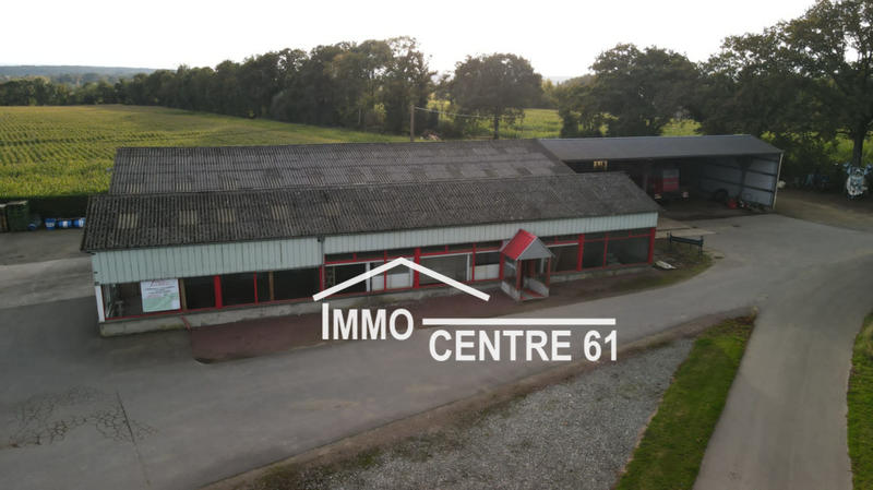 Maison - 1 300 m² - 6 pièces