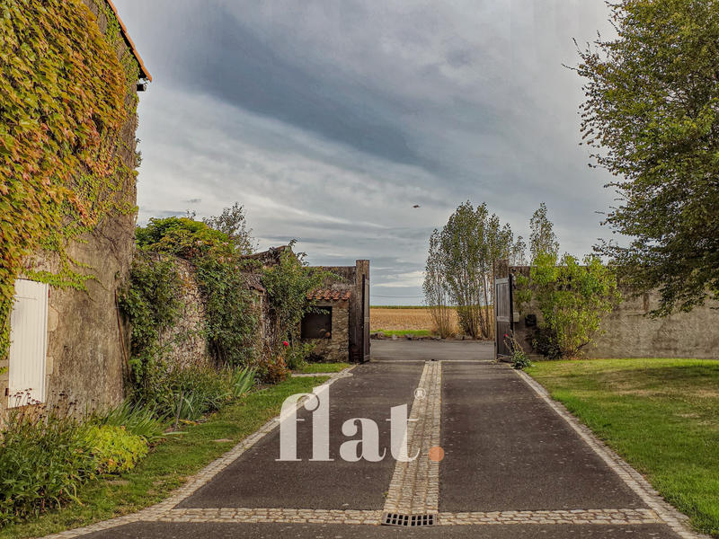 Propriété - 351 m² - 6 pièces