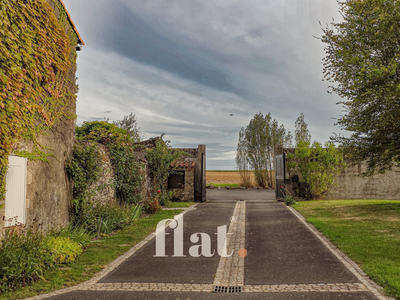 Propriété - 351 m² - 6 pièces