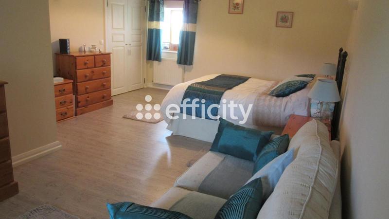 Maison - 269 m² - 9 pièces