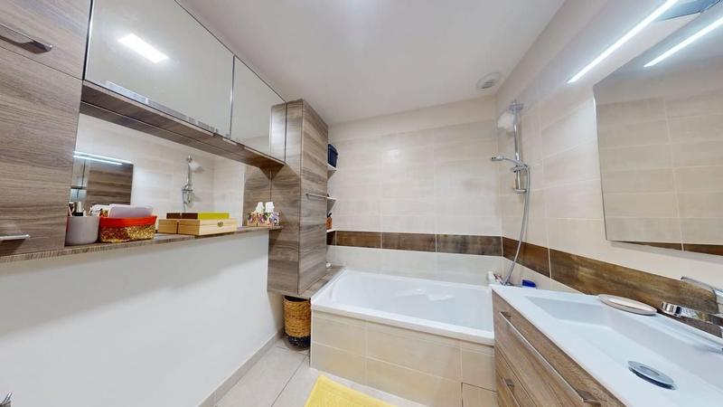 Maison - 99 m² - 4 pièces