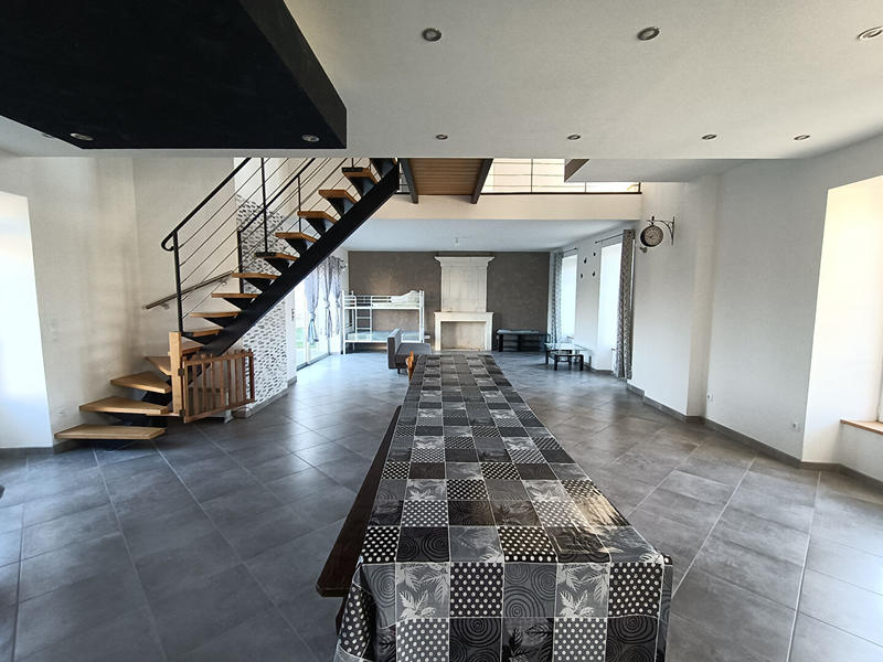 Maison - 253 m² - 8 pièces