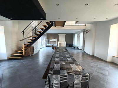 Maison - 253 m² - 8 pièces