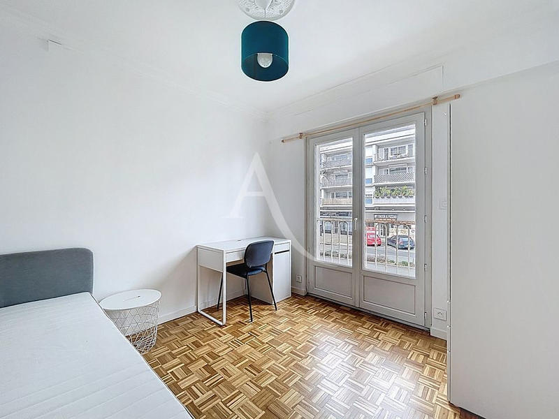 Appartement - 79 m² - 5 pièces