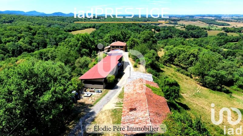 Maison - 236 m² - 6 pièces