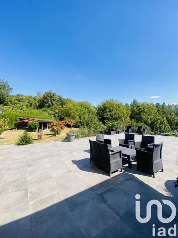 Maison - 400 m² - 8 pièces