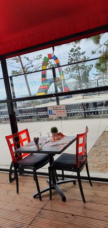 Le Ferry Boat : Bar-Café-Concert et Brasserie du midi.