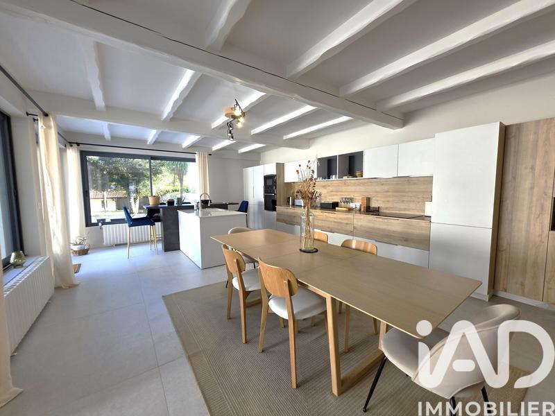 Maison - 210 m² - 7 pièces