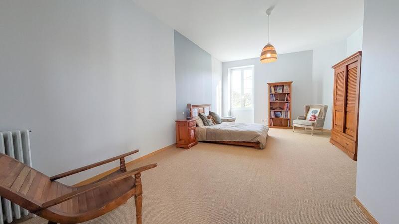 Maison de maîtres - 460 m² - 10 pièces