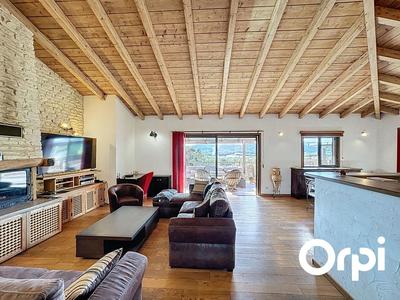 Maison - 239 m² - 8 pièces