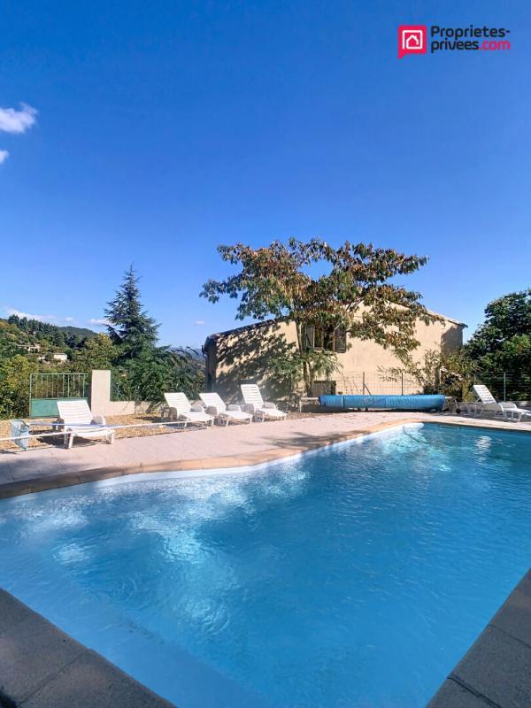 Maison - 410 m² - 15 pièces