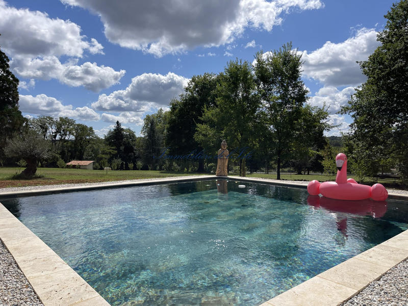 Maison - 420 m² - 13 pièces