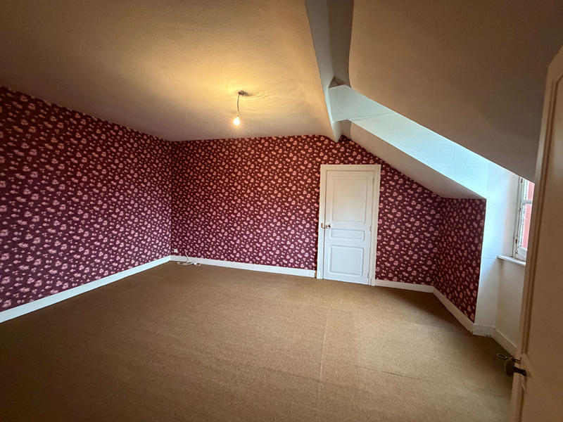 Maison - 104 m² - 10 pièces