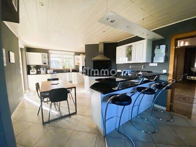 Maison - 210 m² - 6 pièces