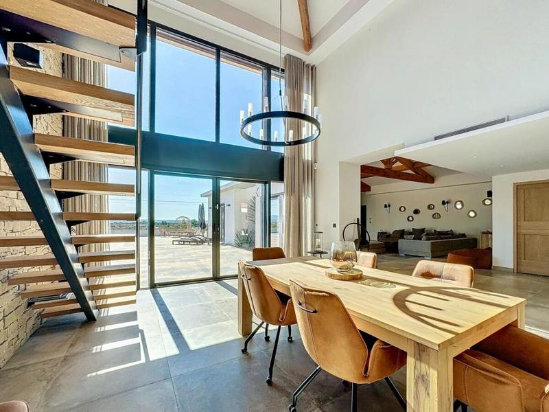 Maison - 300 m² - 8 pièces