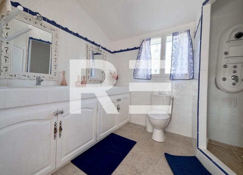 Propriété - 278 m² - 7 pièces