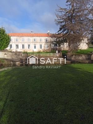 Maison - 305 m² - 9 pièces