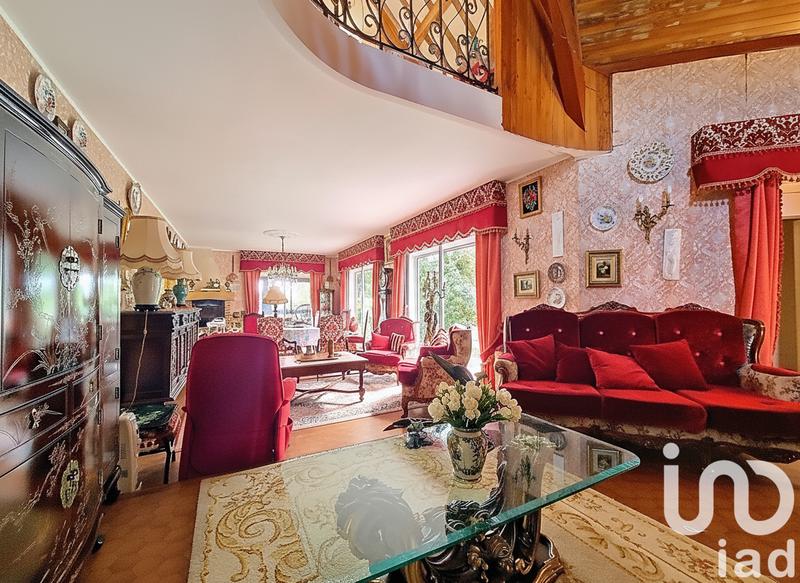 Maison - 225 m² - 8 pièces