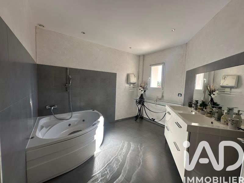 Maison - 190 m² - 5 pièces