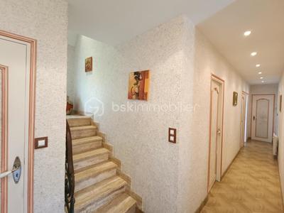 Demeure - 240 m² - 13 pièces