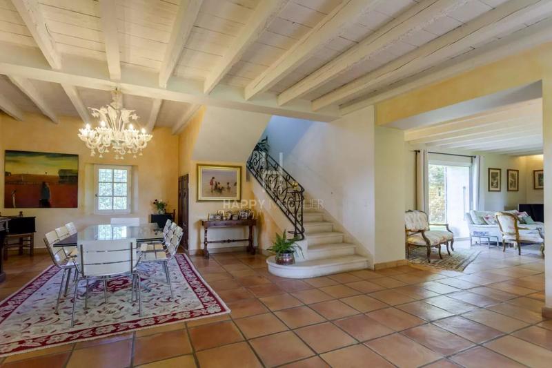 Mas - 300 m² - 9 pièces