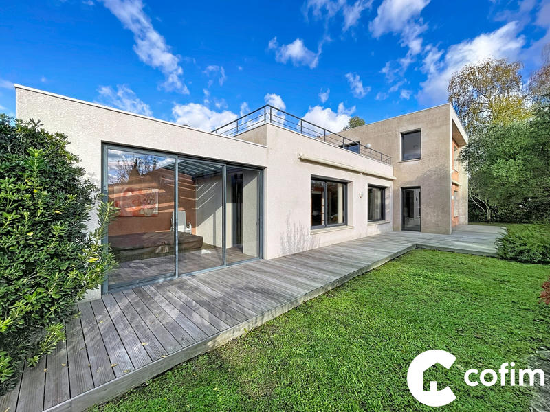 Maison contemporaine - 216 m² - 5 pièces