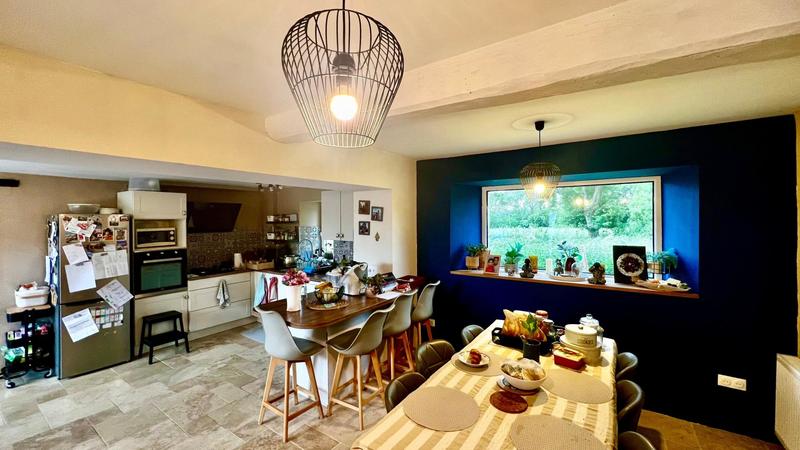 Maison - 202 m² - 12 pièces