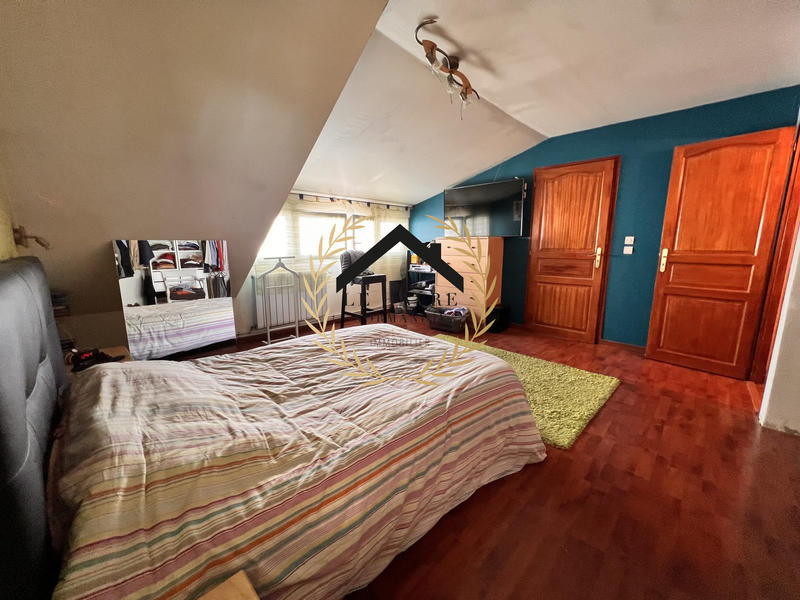 Maison traditionnelle - 162 m² - 6 pièces