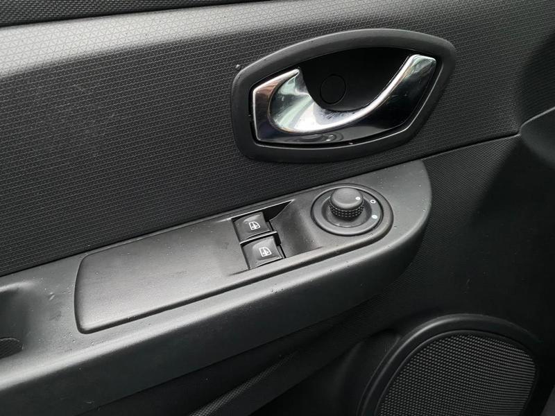 Renault Clio Estate 1.5dci 90 Business Gps/Clim Auto/Regulateur/Feux Auto/Essuis Glaces Auto