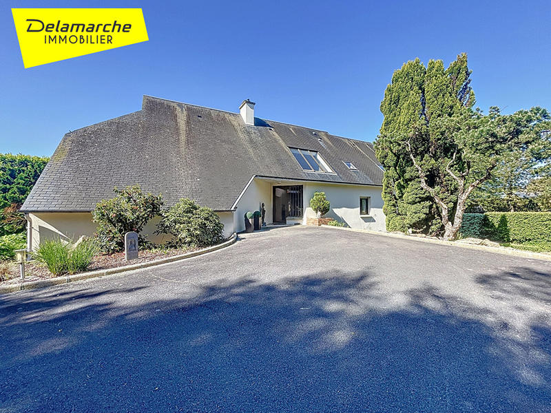 Maison - 241 m² - 10 pièces