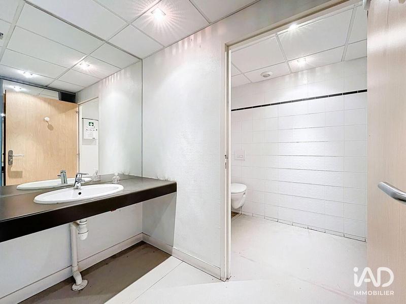 Local commercial - 596 m²