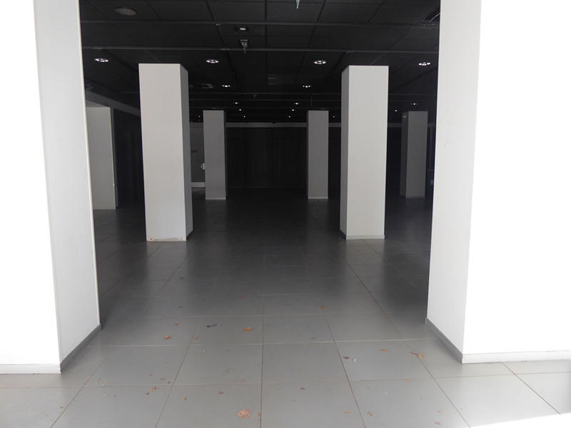 Local commercial - 1 400 m²