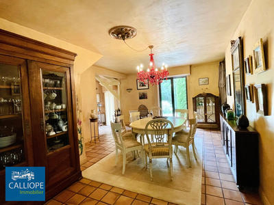 Maison - 208 m² - 8 pièces