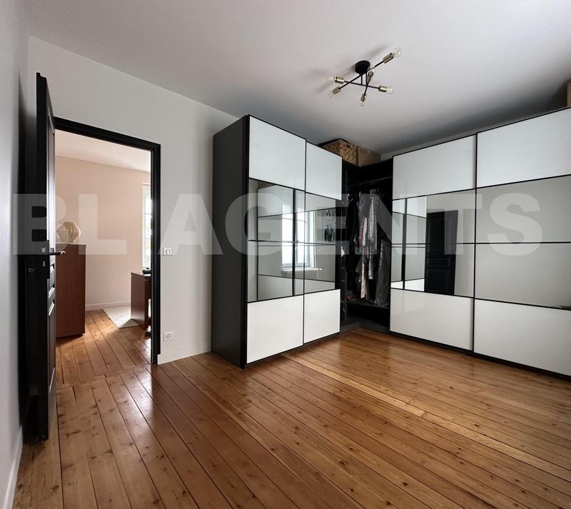 Maison - 255 m² - 10 pièces