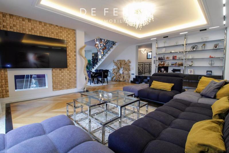 Demeure - 403 m² - 9 pièces