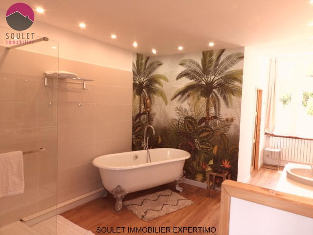 Propriété - 390 m² - 9 pièces