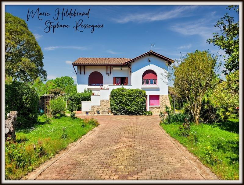 Maison - 254 m² - 12 pièces